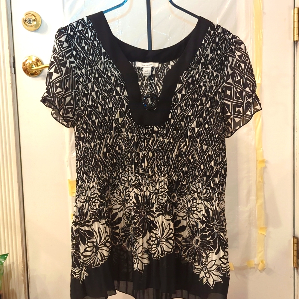 Dress Barn '3D' print top B&W Size L